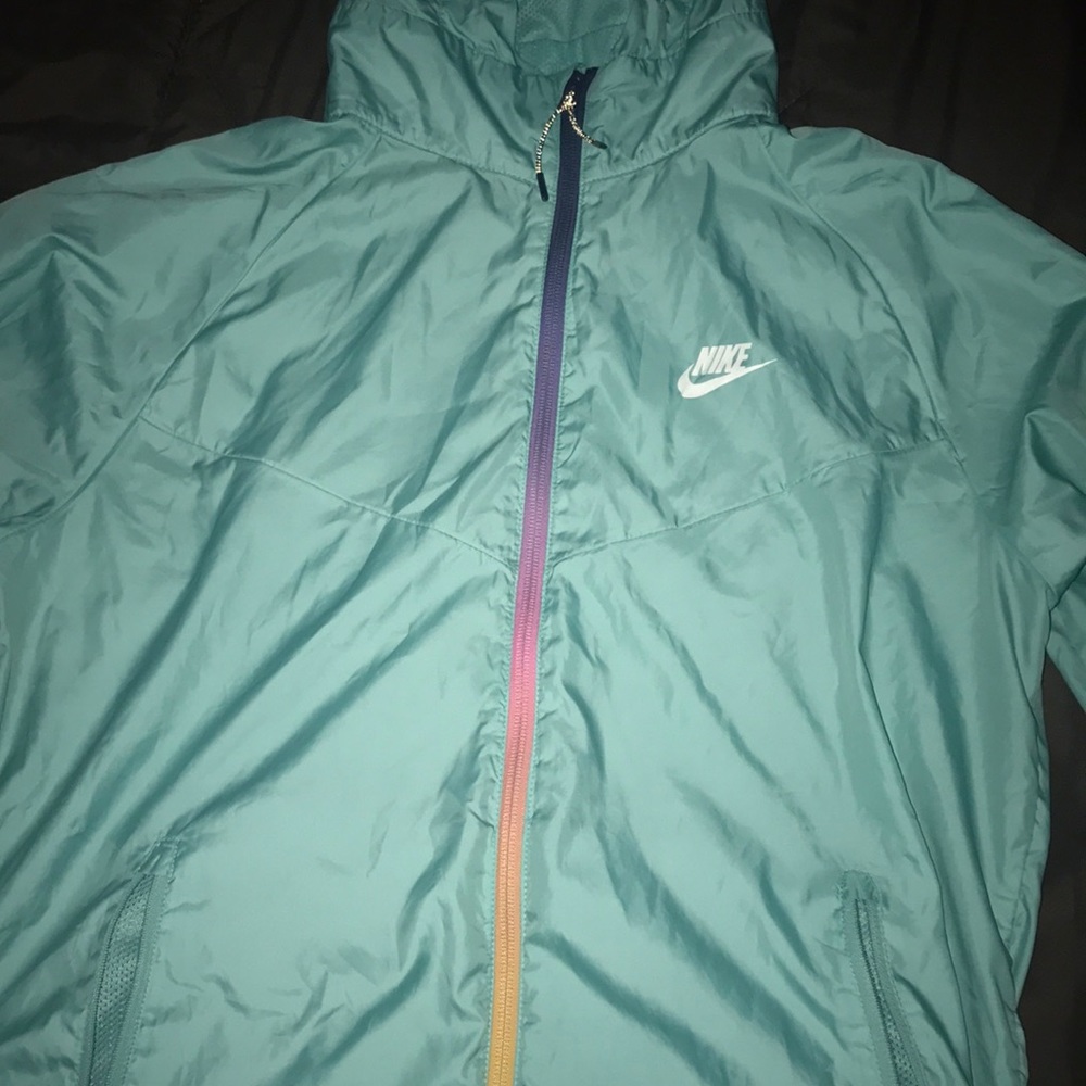 Nike Rainbow Exclusive Windbreaker 🌈💙